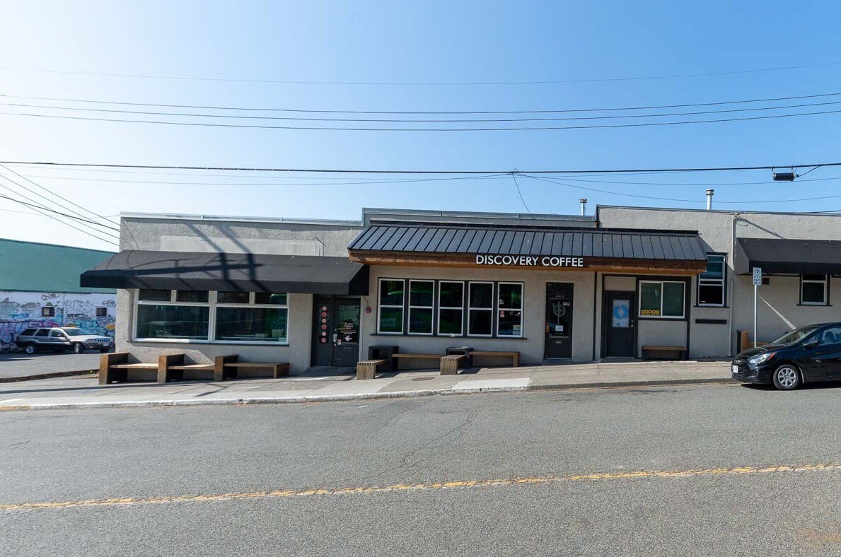 2000 Douglas St, Victoria, BC à louer Photo principale– Image 1 sur 2