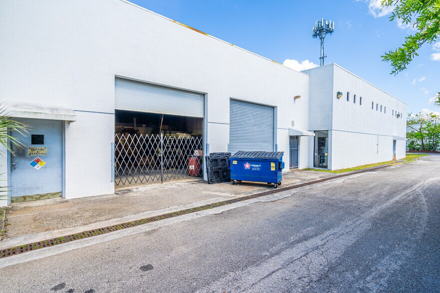 3541 NW 53rd St, Fort Lauderdale, FL à louer - Photo de l’immeuble – Image 2 sur 15
