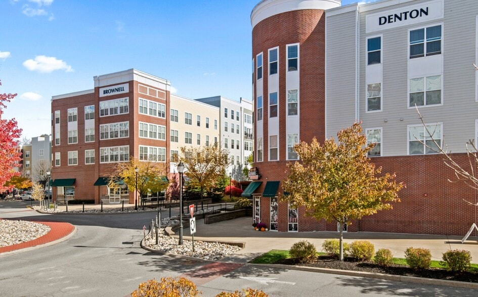 2113 Ellsworth Blvd, Malta, NY à louer - Photo de l’immeuble – Image 2 sur 102