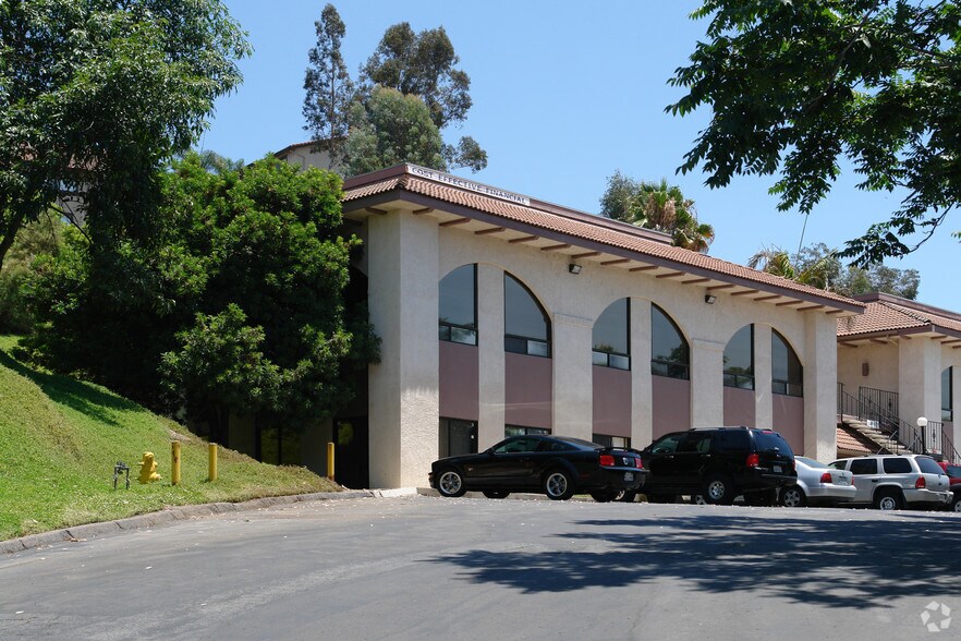 10765 Woodside Ave, Santee, CA à louer - Photo de l’immeuble – Image 2 sur 2