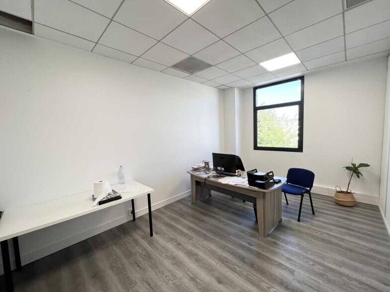 Bureau dans Créteil à louer - Photo de l’immeuble – Image 3 sur 5