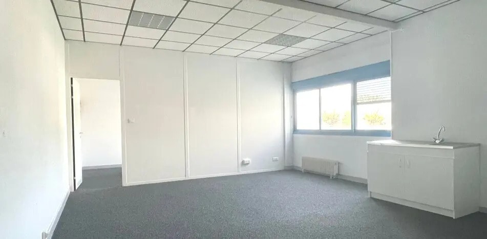 Bureau dans Saint-Herblain à vendre - Photo de l’immeuble – Image 2 sur 4