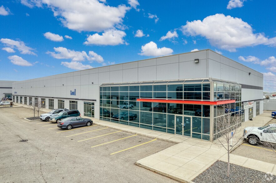 118 East Lake Blvd NE, Airdrie, AB à louer - Photo de l’immeuble – Image 1 sur 9