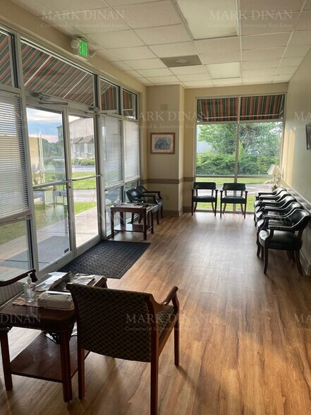 402 Airport Commons Dr, Calera, AL à vendre - Photo de l’immeuble – Image 3 sur 21