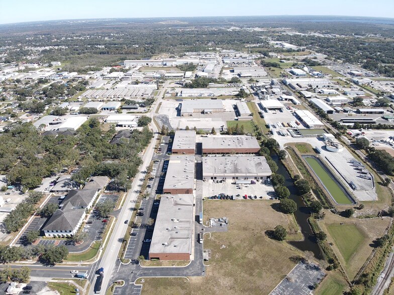 2335 Commerce Point Dr, Lakeland, FL à louer - Photo de l’immeuble – Image 3 sur 11