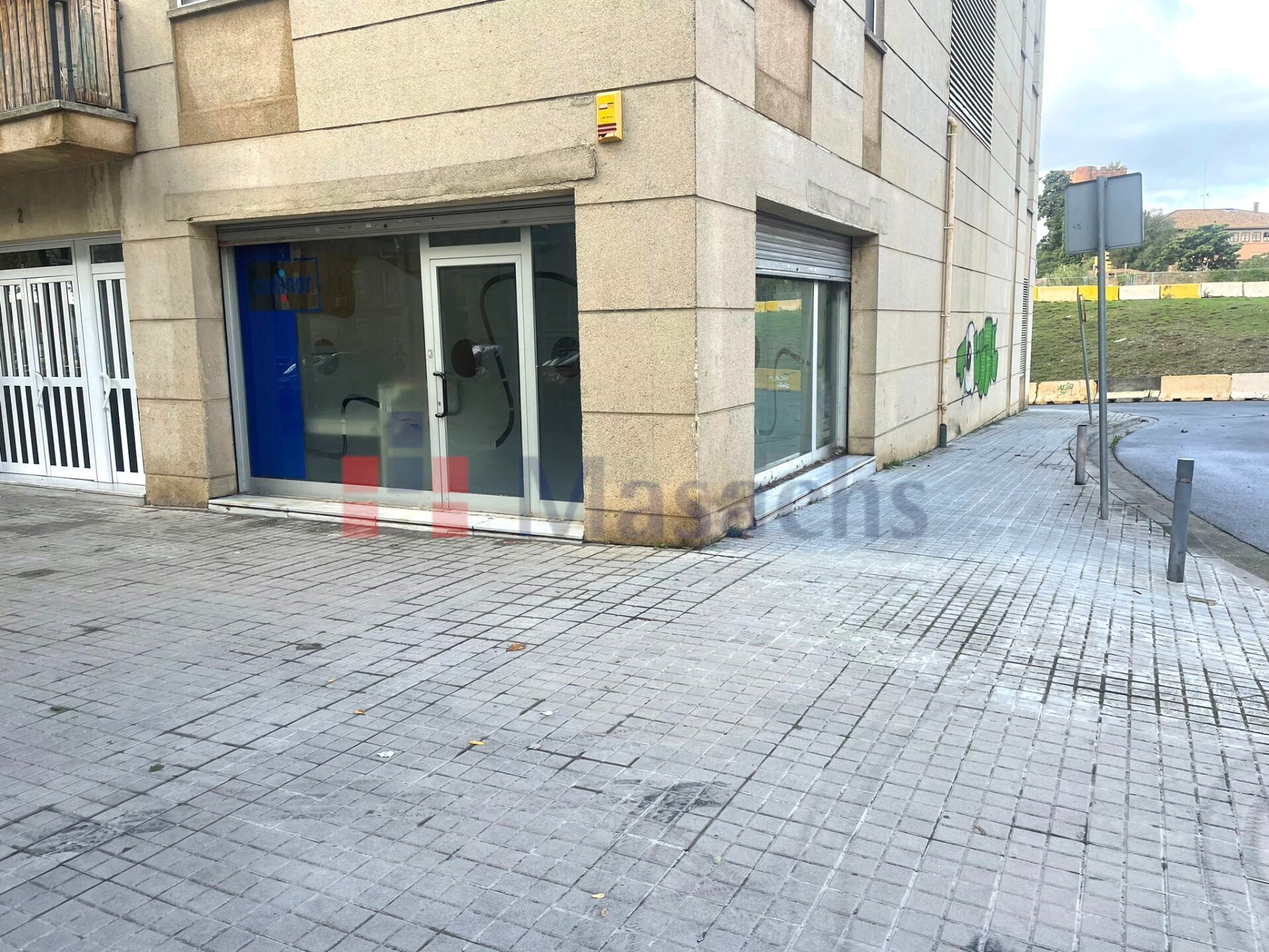 Local commercial dans Sabadell, Barcelona à louer Photo de la construction– Image 1 sur 14