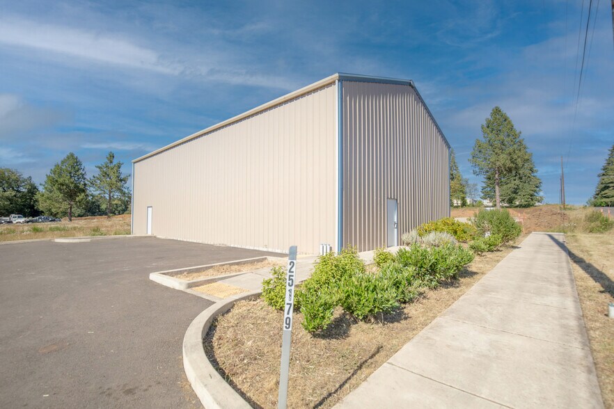 25189 Jeans Road Rd, Veneta, OR à vendre - Photo de l’immeuble – Image 3 sur 12