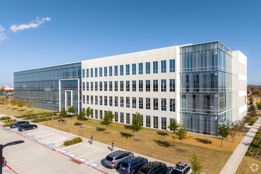 6100 W Plano Pky, Plano, TX à louer - Photo de l’immeuble – Image 1 sur 55