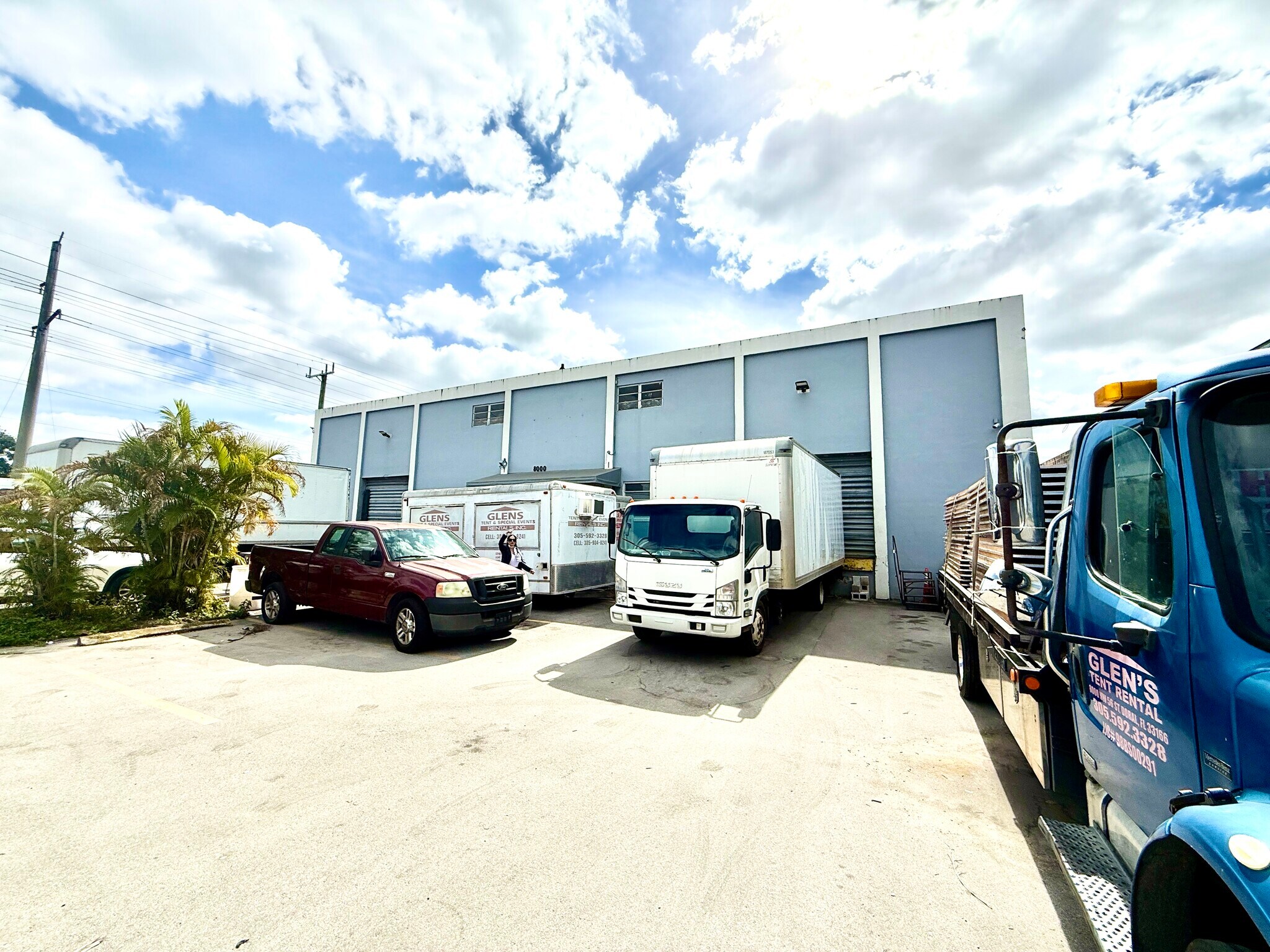 8000 NW 56th St, Miami, FL à louer Photo principale– Image 1 sur 16