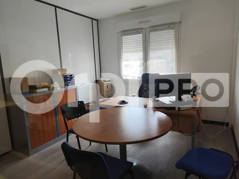 Bureau dans Saint-Junien à louer - Photo de l’immeuble – Image 3 sur 6