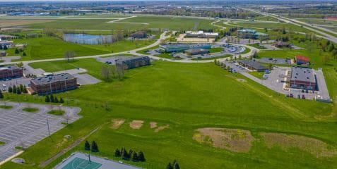 2601 Leonard Dr, Valparaiso, IN à vendre - Photo principale – Image 2 sur 9