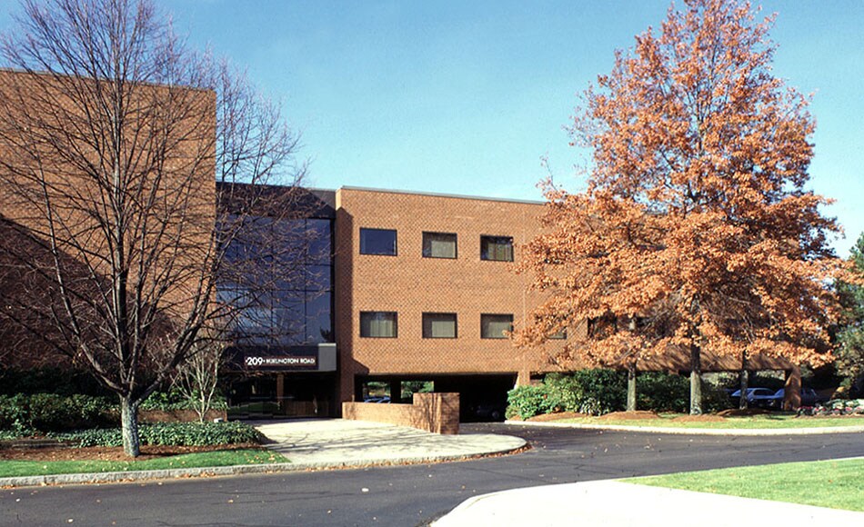209 Burlington Rd, Bedford, MA à louer - Photo principale – Image 1 sur 3