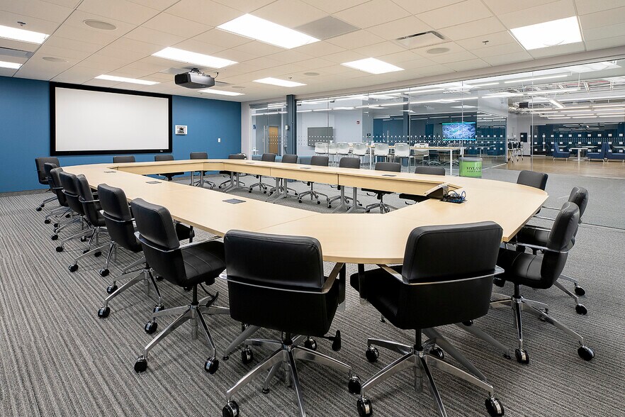 28500 Clemens Rd, Westlake, OH à louer - Photo intérieure – Image 2 sur 18