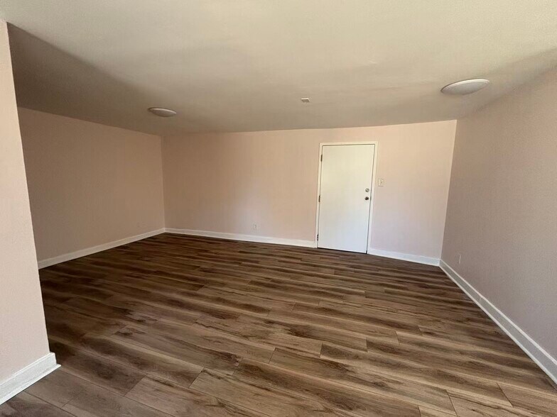 2017 Beatties Ford Rd, Charlotte, NC à louer - Photo de l’immeuble – Image 2 sur 6