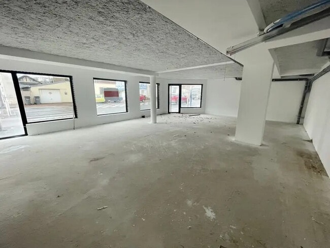 Plus de détails pour Local commercial à vendre