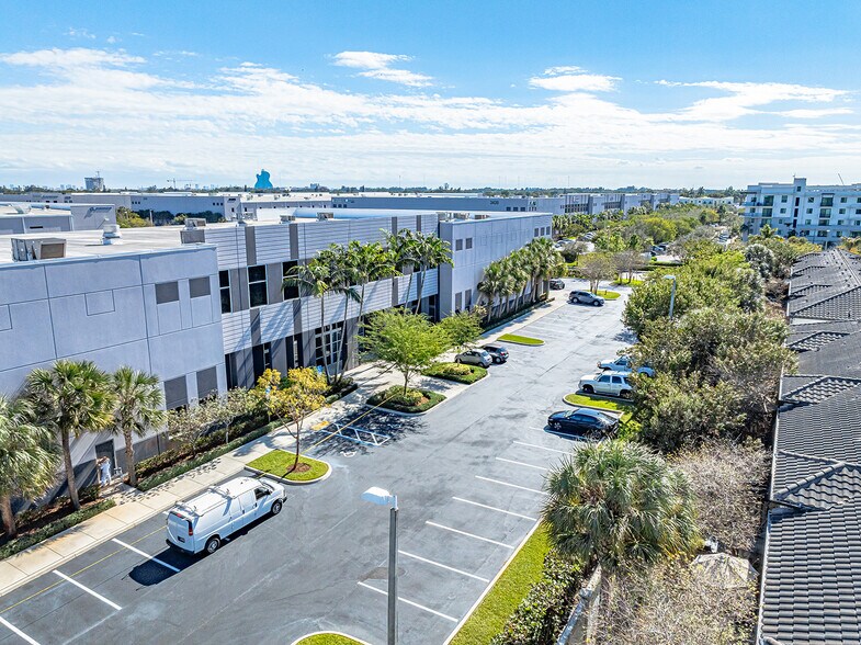 3300 SW 64th Ave, Davie, FL à louer - Photo de l’immeuble – Image 3 sur 15