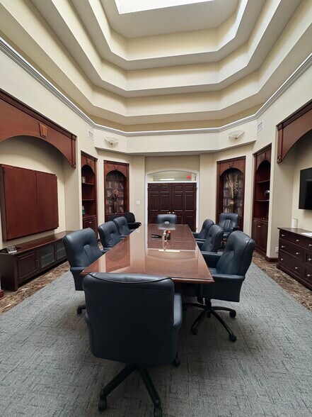 200 Commonwealth Ct, Cary, NC à louer - Photo de l’immeuble – Image 2 sur 4