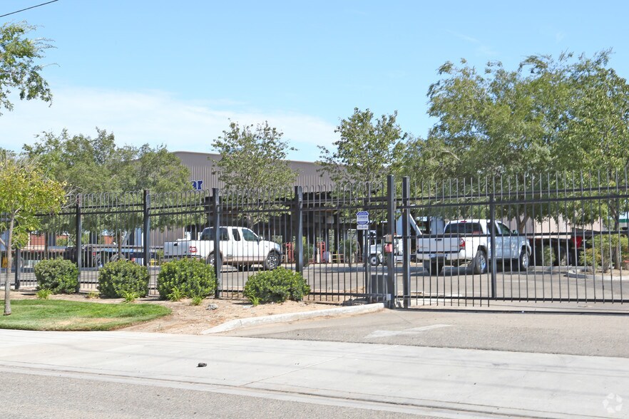 2990 E Annadale Ave, Fresno, CA à vendre - Photo de l’immeuble – Image 2 sur 2
