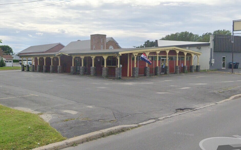 289 Cornelia St, Plattsburgh, NY à vendre - Photo de l’immeuble – Image 3 sur 4