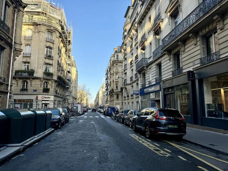 Local commercial dans Paris à vendre - Photo de l’immeuble – Image 1 sur 3