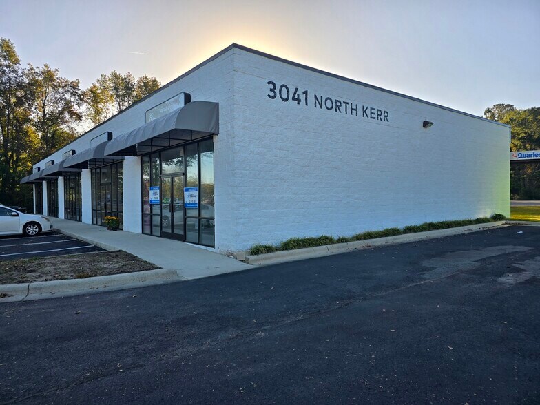 3041 N Kerr Ave, Wilmington, NC à louer - Photo de l’immeuble – Image 3 sur 4