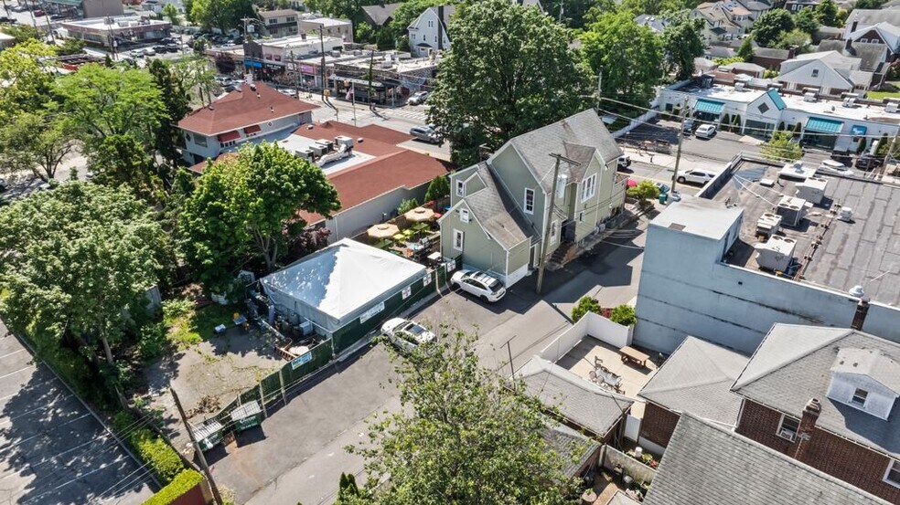585 Forest Ave, Staten Island, NY à vendre - Aérien – Image 3 sur 21