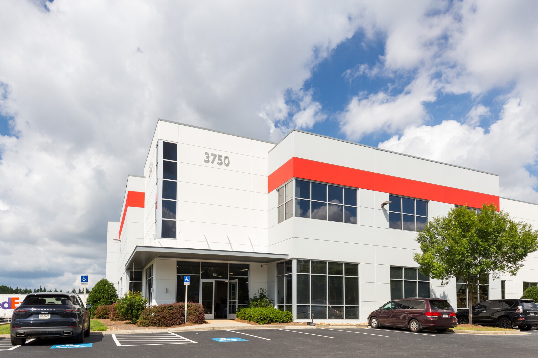 3750 Blue Ridge Dr, Buford, GA à louer Photo de l’immeuble– Image 1 sur 6