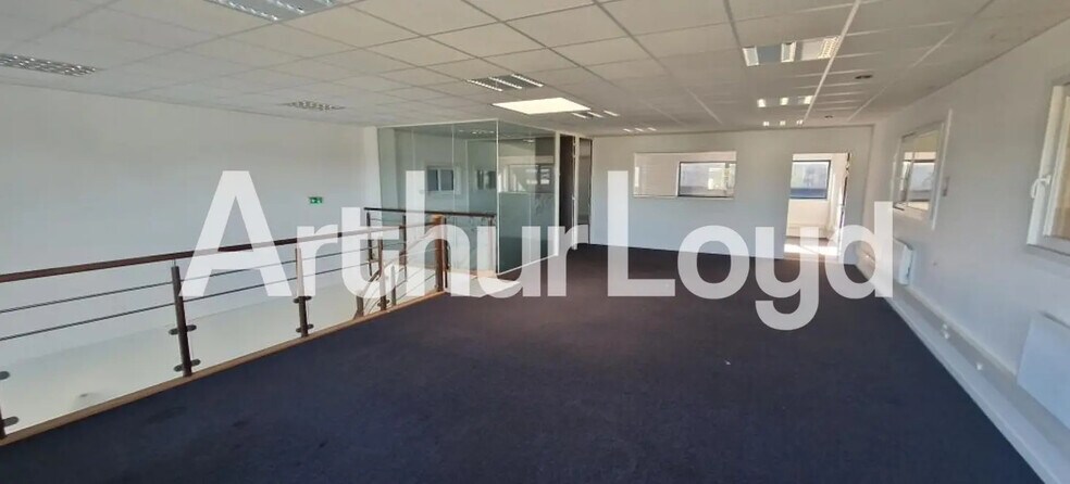 Local d’activités dans Fleury-sur-Orne à louer - Photo de l’immeuble – Image 3 sur 4