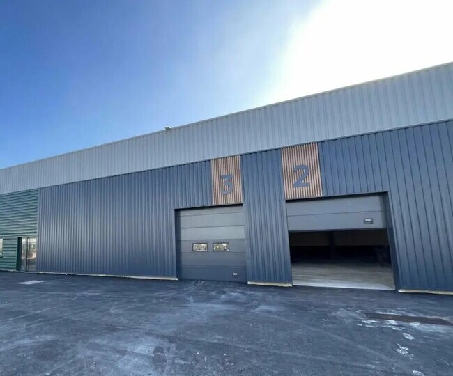 Plus de détails pour Local d’activités à vendre