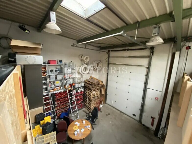 Local d’activités dans Vénissieux à louer - Photo de l’immeuble – Image 3 sur 10