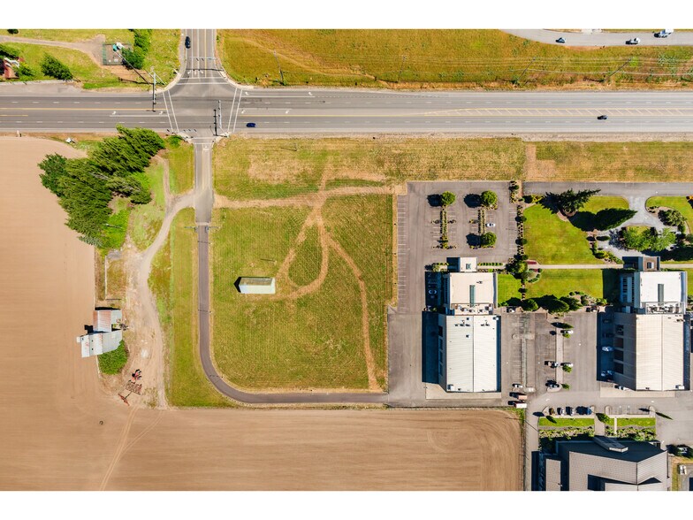 3330 SE Three Mile Ln, McMinnville, OR à vendre - Photo de l’immeuble – Image 2 sur 33