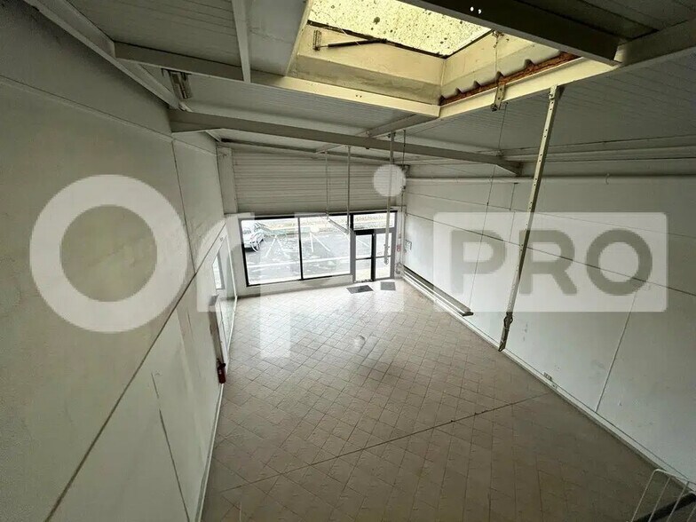 Local commercial dans Dammarie-les-Lys à louer - Photo de l’immeuble – Image 3 sur 7