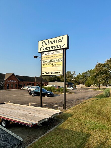 16190-16236 E 13 Mile Rd, Roseville, MI à louer - Photo de l’immeuble – Image 3 sur 6