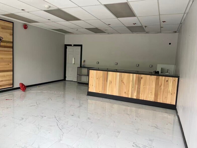 840-850 Portion Rd, Ronkonkoma, NY à louer - Photo de l’immeuble – Image 2 sur 6
