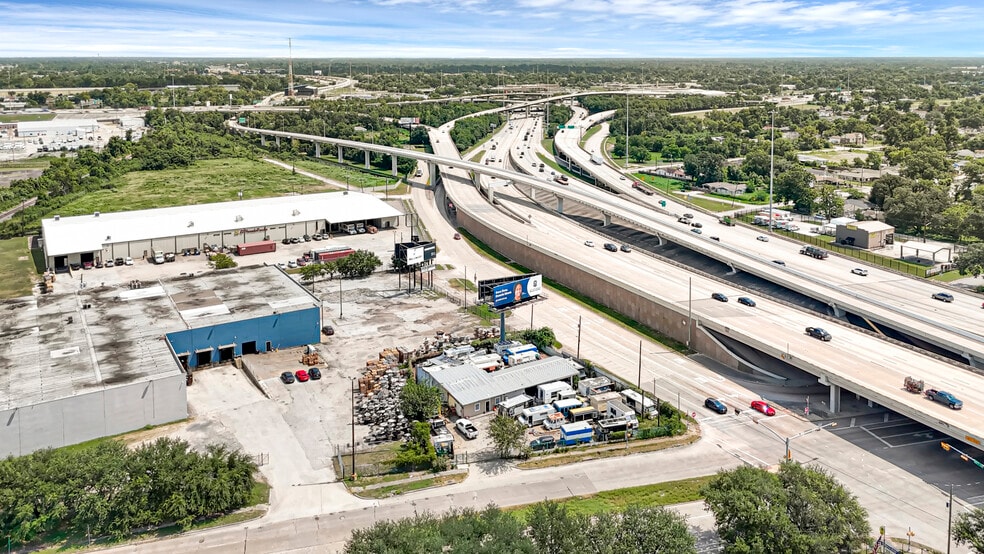 3803 Eastex Fwy, Houston, TX à vendre - Photo de l’immeuble – Image 3 sur 15