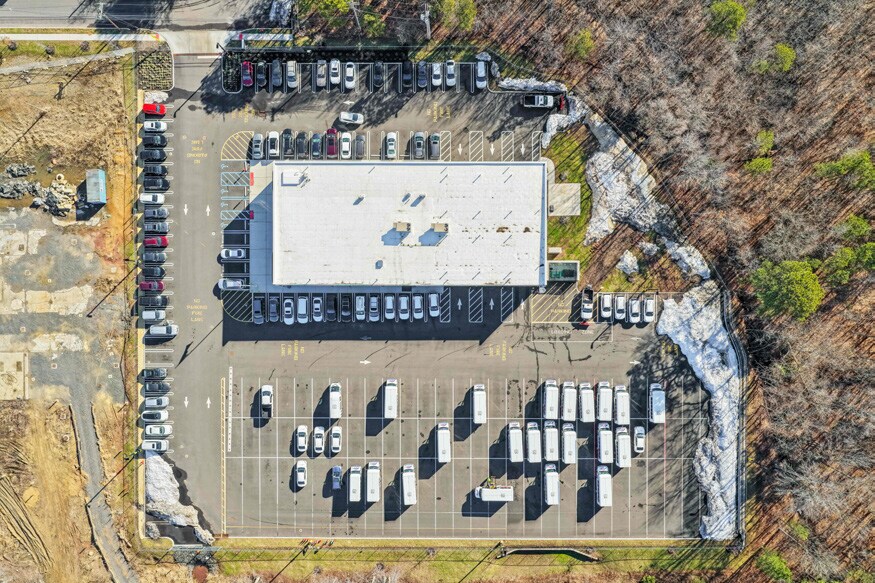 880 Main St, Sayreville, NJ à louer - Photo de l’immeuble – Image 2 sur 2