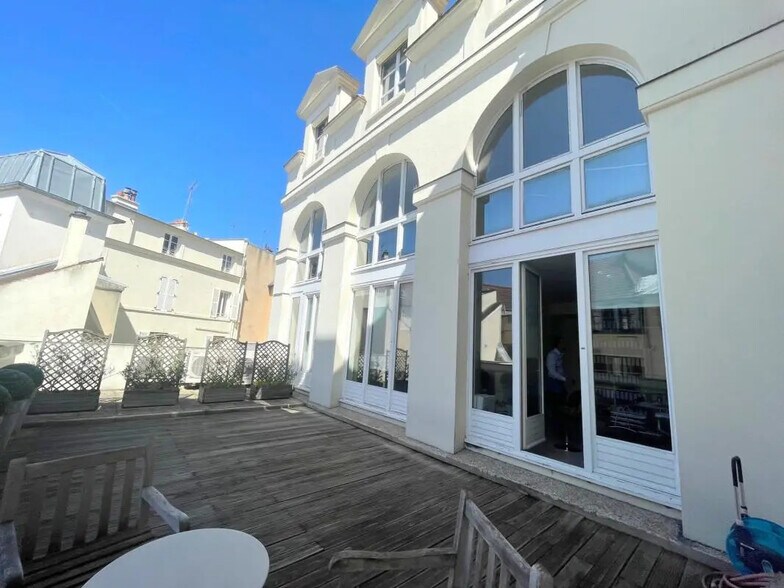 Bureau dans Saint-Germain-en-Laye à louer - Photo de l’immeuble – Image 1 sur 12