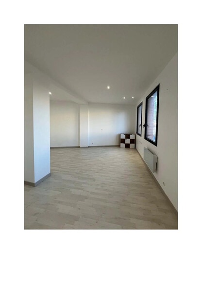 Bureau dans Plaisir à vendre - Photo de l’immeuble – Image 3 sur 7
