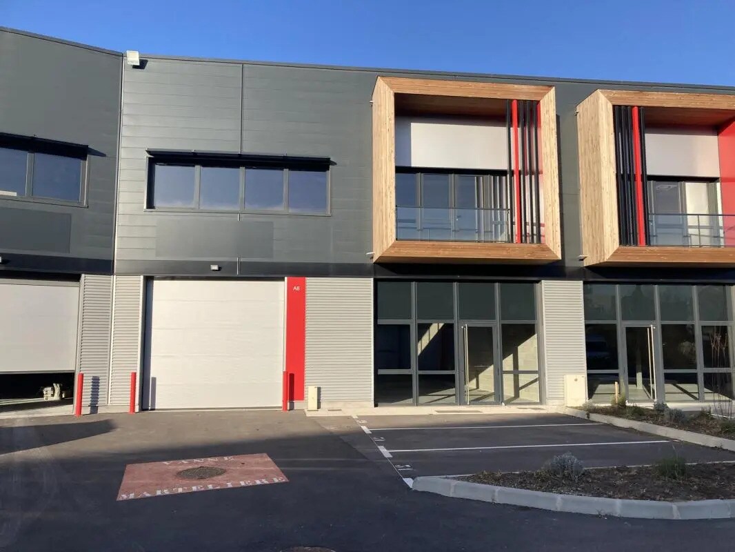 Industriel/Logistique dans La Seyne-sur-Mer à louer Photo de l’immeuble– Image 1 sur 11