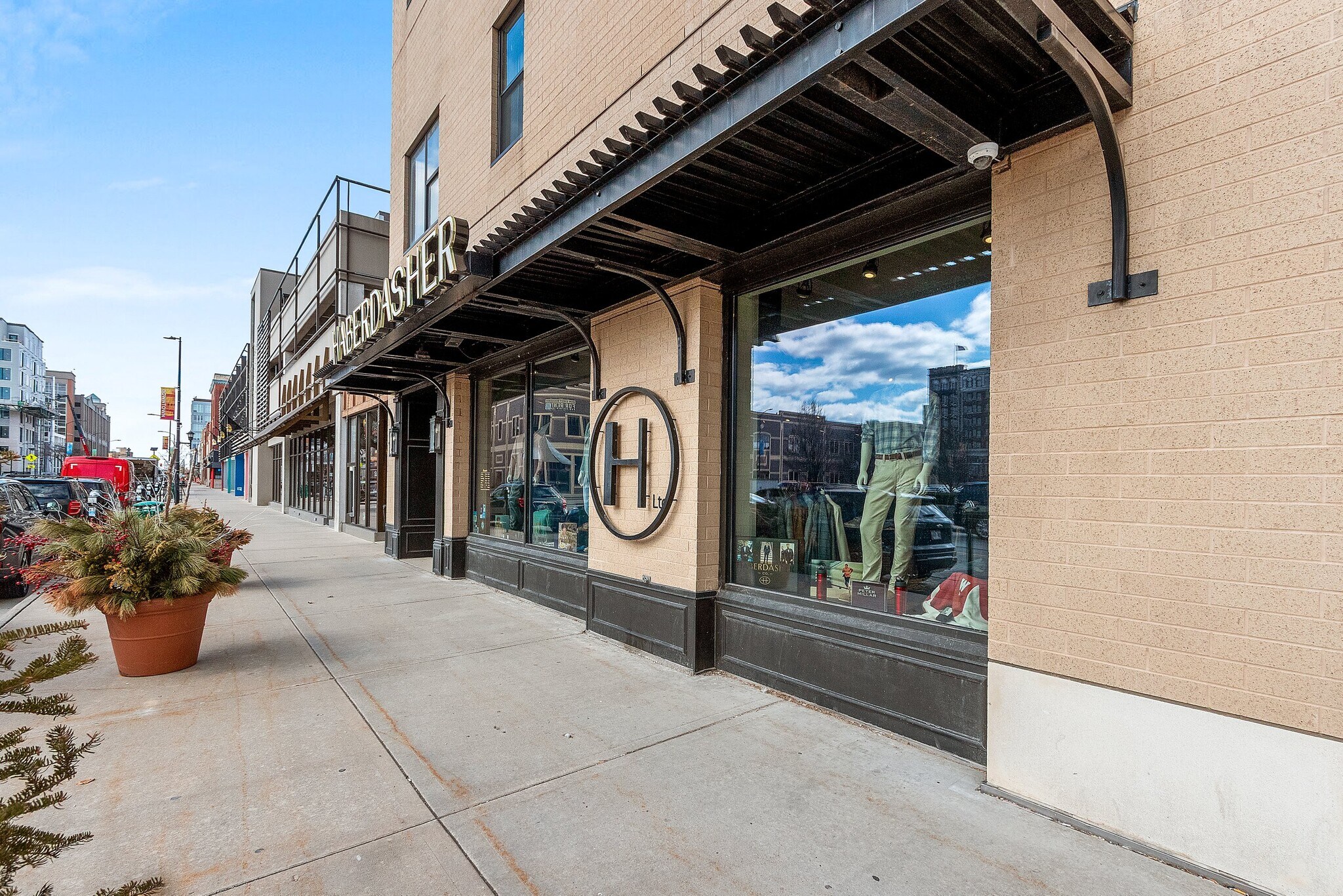 335 N Washington St, Green Bay, WI à louer Photo principale– Image 1 sur 8