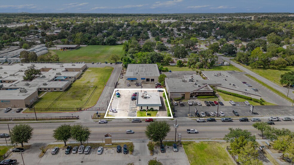 6031 Airline Dr, Houston, TX à vendre - Photo de l’immeuble – Image 2 sur 10