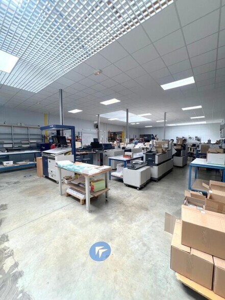 Local d’activités dans Élancourt à louer - Photo intérieure – Image 3 sur 10