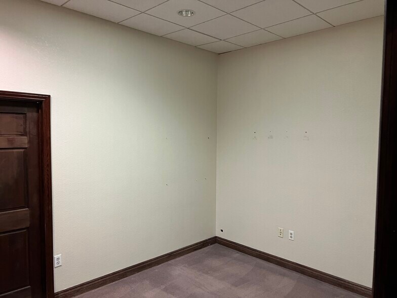 5868 S Pecos Rd, Las Vegas, NV à louer - Photo intérieure – Image 3 sur 13