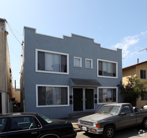 1136 E Alhambra Ct, Long Beach, CA à vendre - Photo principale – Image 1 sur 3