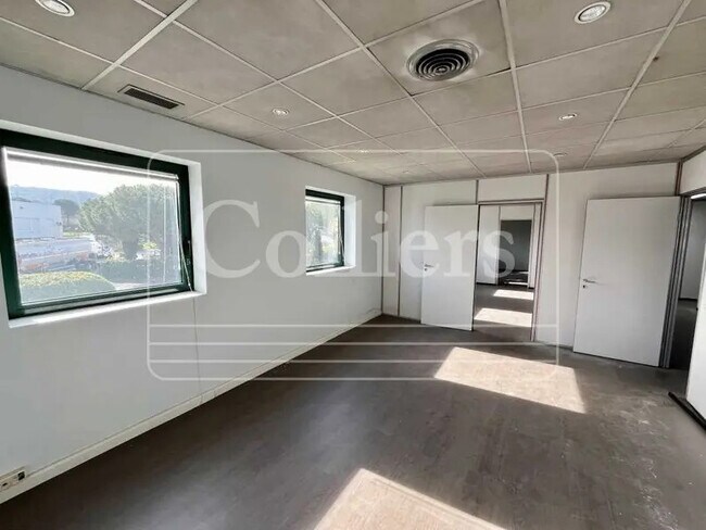 Plus de détails pour 14 Avenue Jean Jaures, Les Pennes-Mirabeau - Industriel/Logistique à vendre