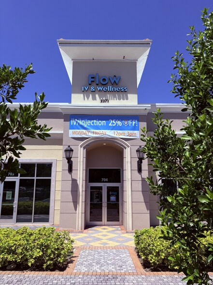 2371 Vanderbilt Beach Rd, Naples, FL à louer - Photo principale – Image 1 sur 31