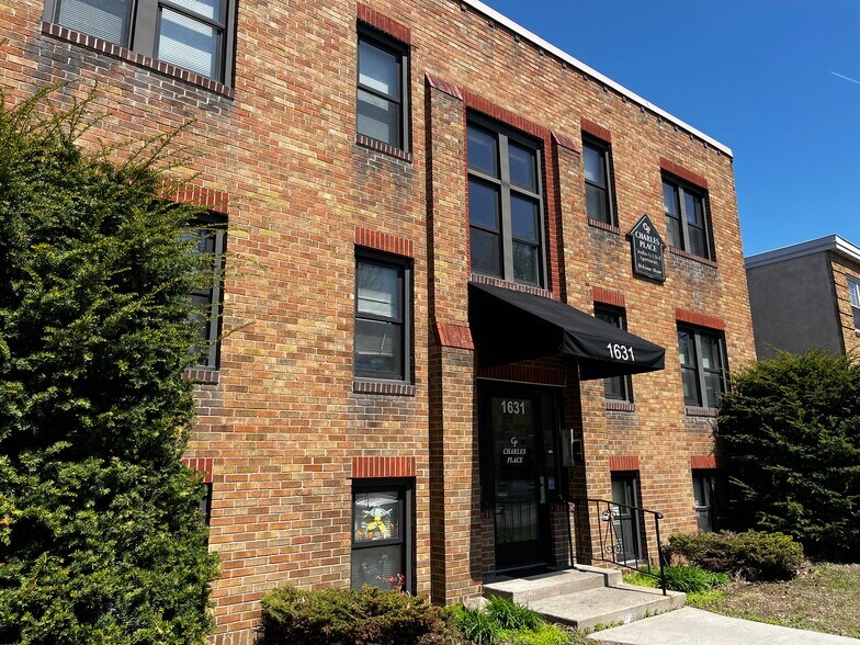 1631 Charles Ave, Saint Paul, MN à vendre - Photo de l’immeuble – Image 1 sur 8