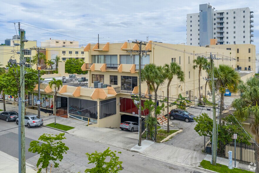 300-336 SW 12th Ave, Miami, FL à louer - Photo de l’immeuble – Image 2 sur 4