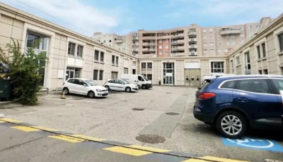 Bureau dans Villeurbanne à louer - Photo de l’immeuble – Image 1 sur 4