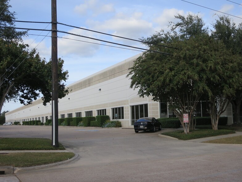 15904-15920 International Plaza Dr, Houston, TX à louer - Photo de l’immeuble – Image 3 sur 7